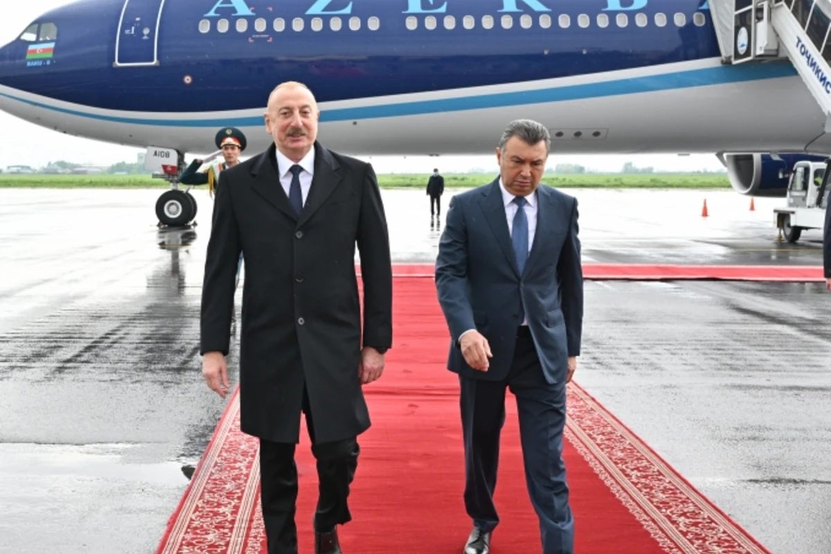 Президент Ильхам Алиев отправился с государственным визитом в Таджикистан - ФОТО