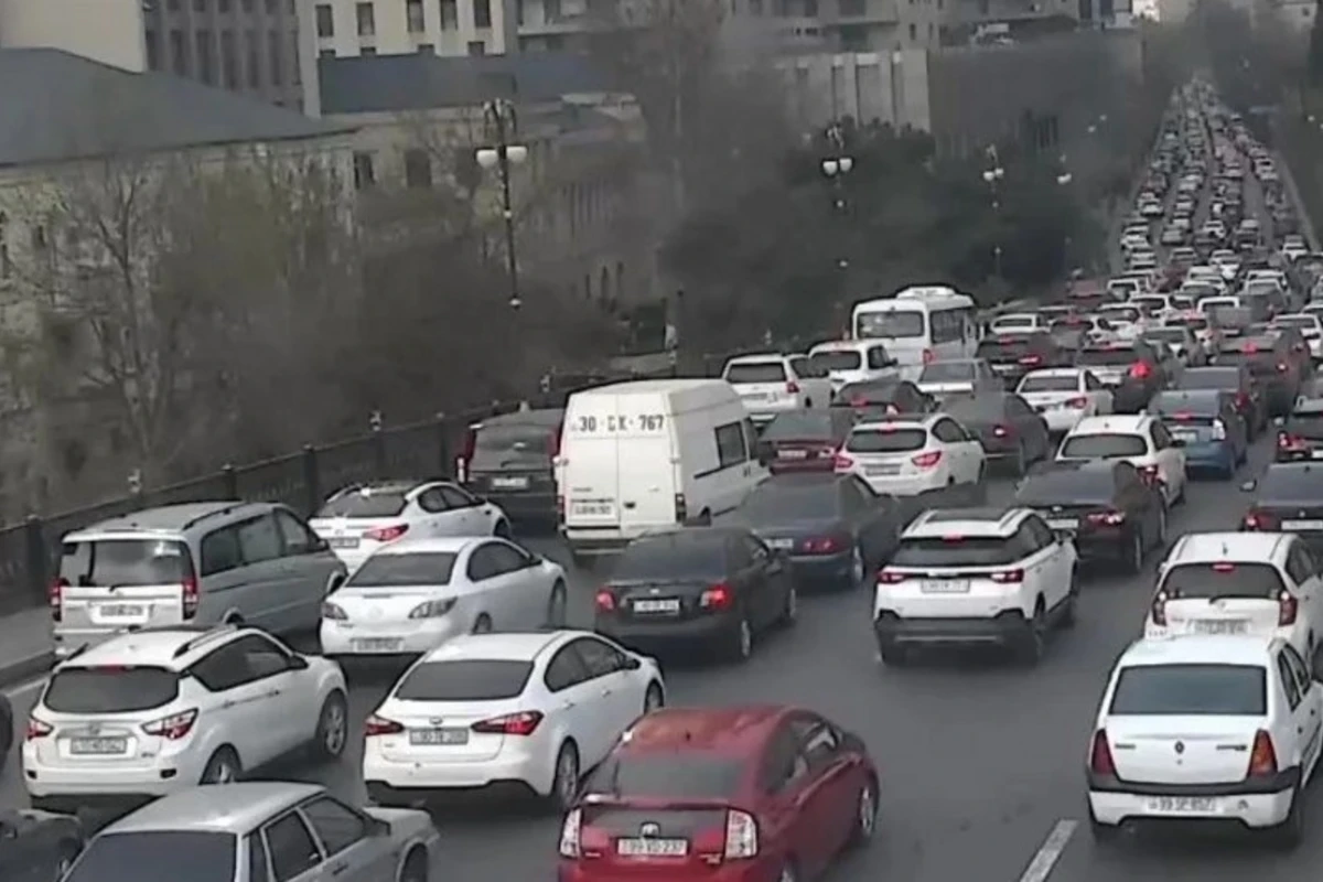 Bakının bir sıra yollarında tıxac var - SİYAHI
