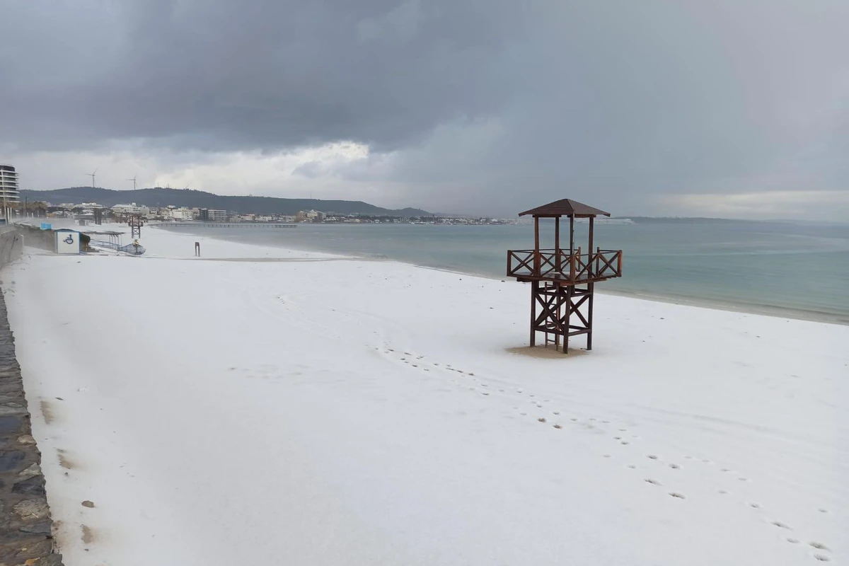 Türkiyənin məşhur kurort bölgəsinə aprel ayında qar yağdı - FOTO Türkiyənin məşhur kurort bölgəsinə aprel ayında qar yağdı - FOTO