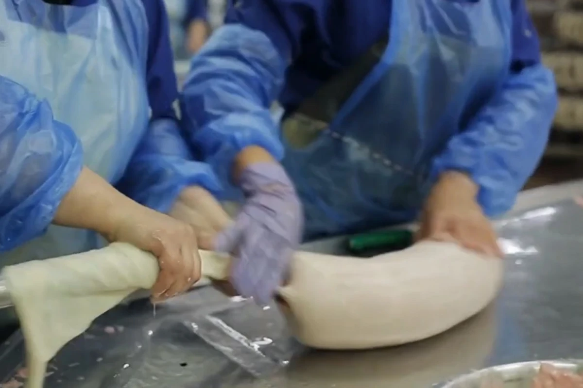 Bu “Halal” kolbasa və sosiskalar “Haram” çıxdı - VİDEO