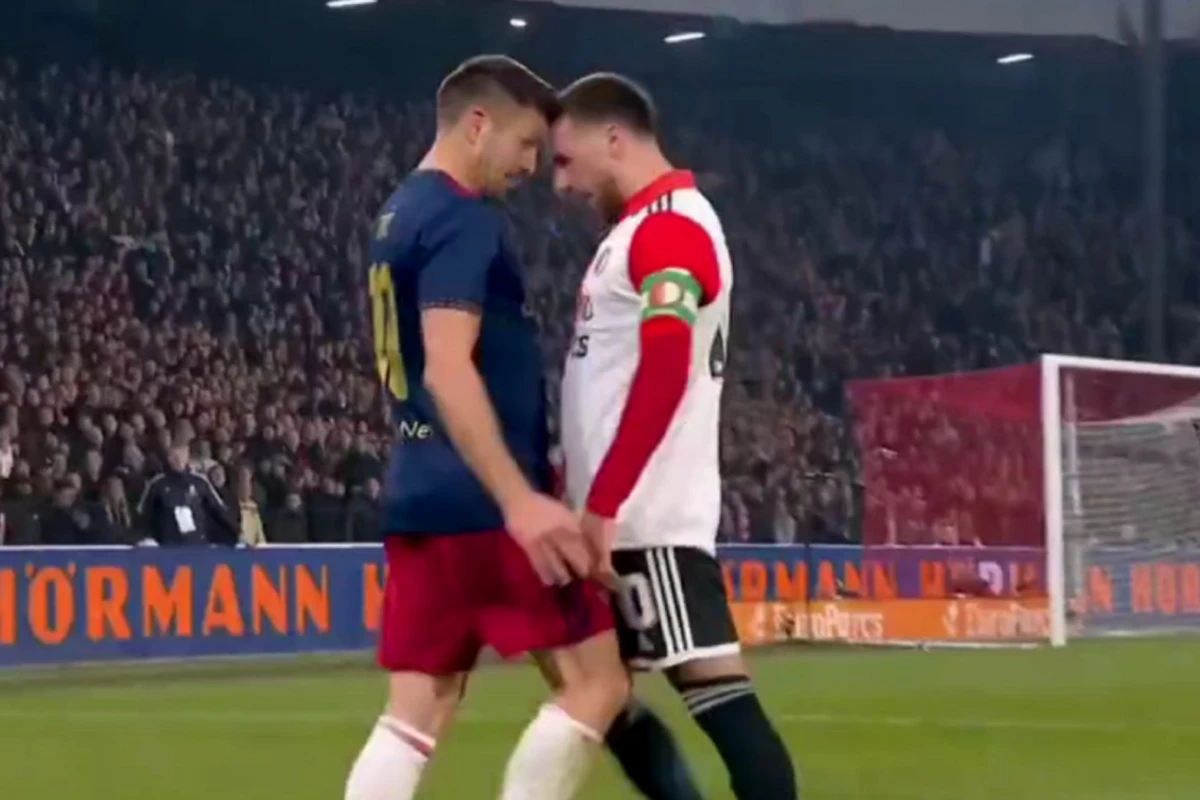 Türk futbolçu meydanın kənarında oruc açdı, qalmaqal yaşandı - VİDEO