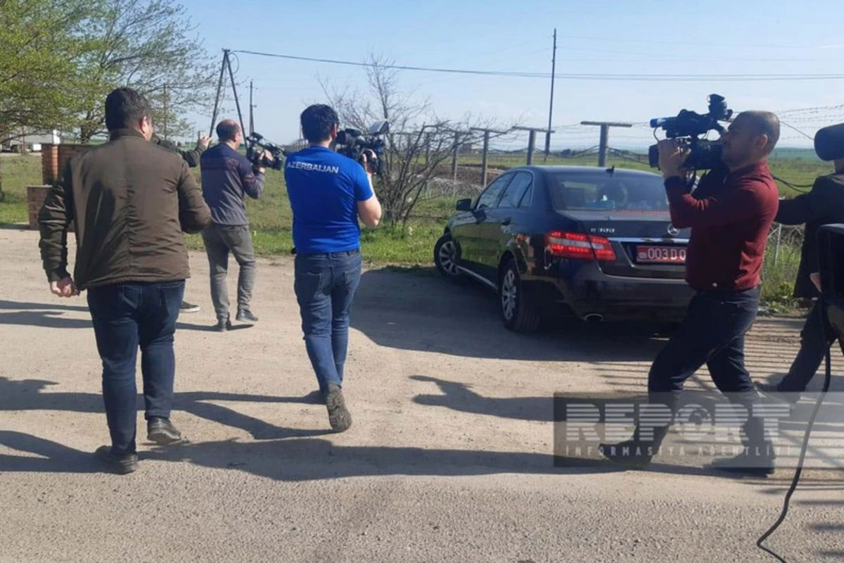 Семьи объявленных персонами нон-грата иранских дипломатов покинули Азербайджан - ФОТО