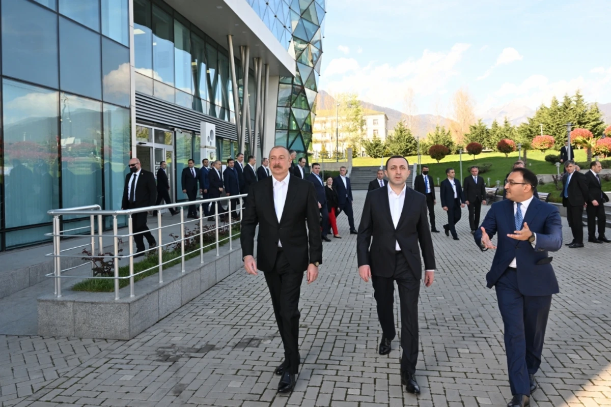 İlham Əliyev və Baş nazir İrakli Qaribaşvili Qəbələ regional “ASAN xidmət“ mərkəzində olublar - FOTO