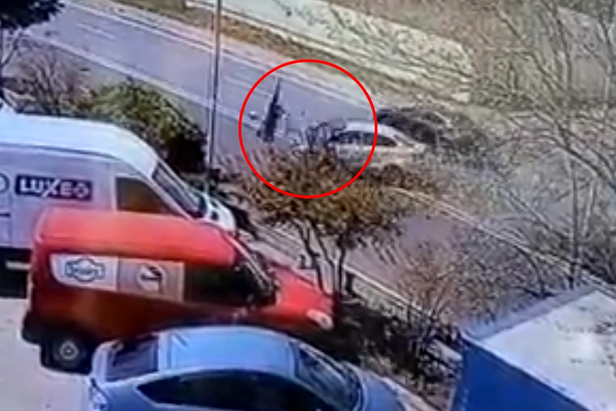 Bakıda KIA sürücüsünün ani səhvi ağır qəzaya səbəb oldu - ANBAAN VİDEO