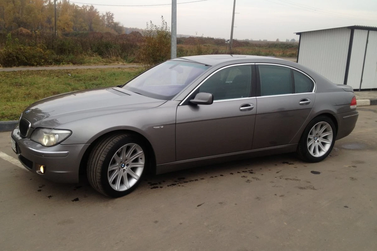 Ucuz dövlət maşınları SATIŞDA - BMW 730LI 11 min