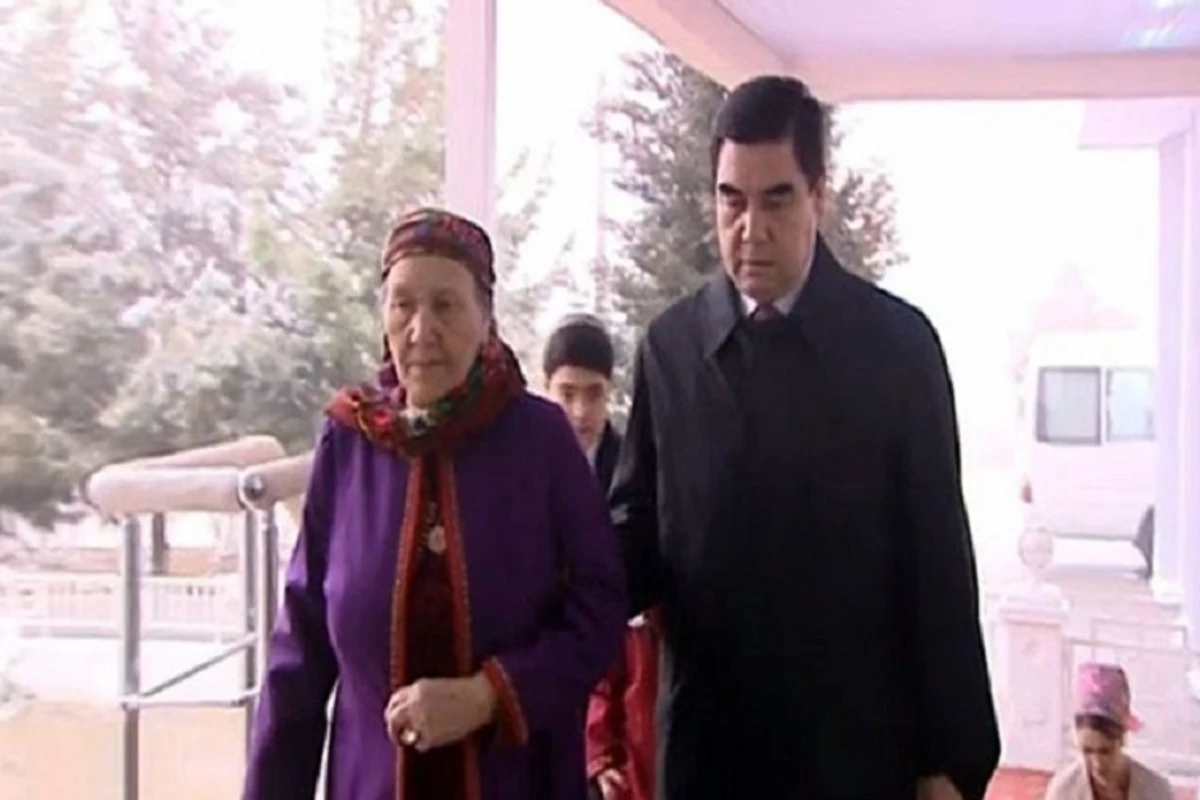 Qurbanqulu Berdiməhəmmədovun anası vəfat edib