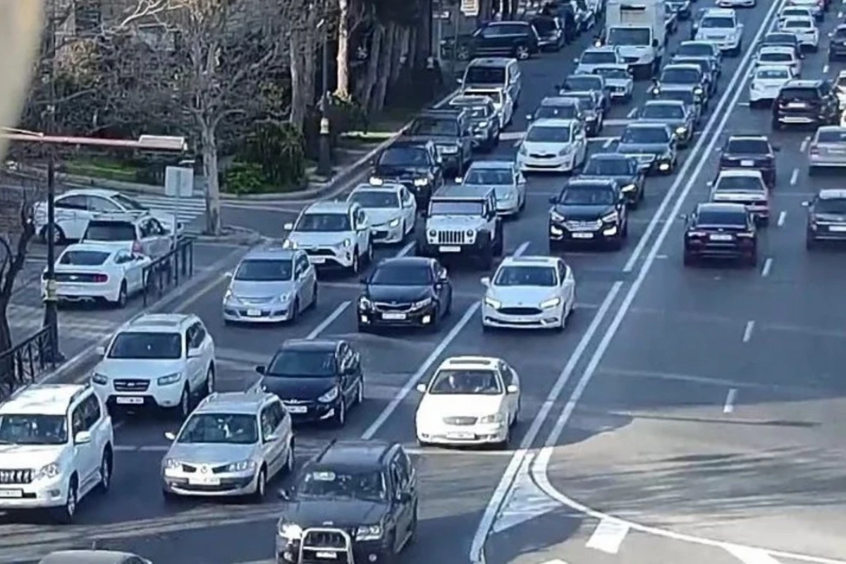 Bakının bir sıra yollarında tıxac var - SİYAHI