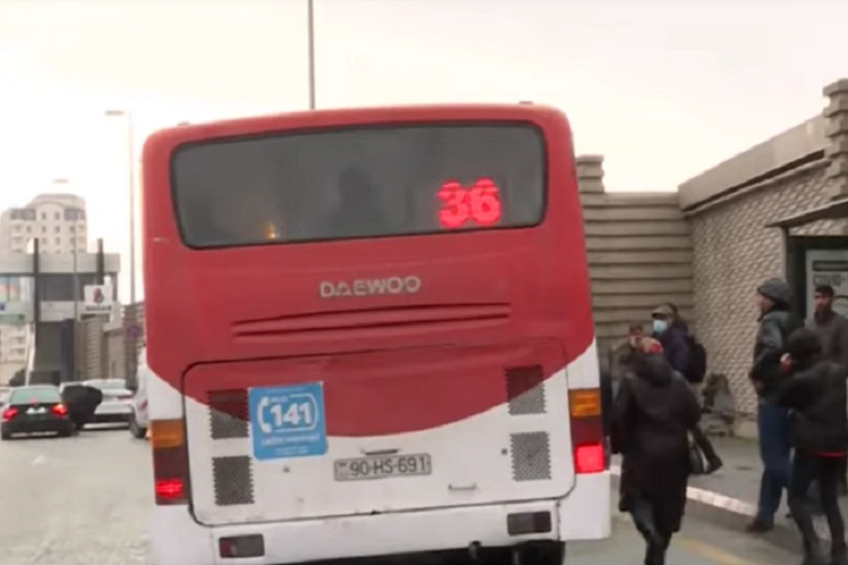 В Баку автобус сбил пешехода
