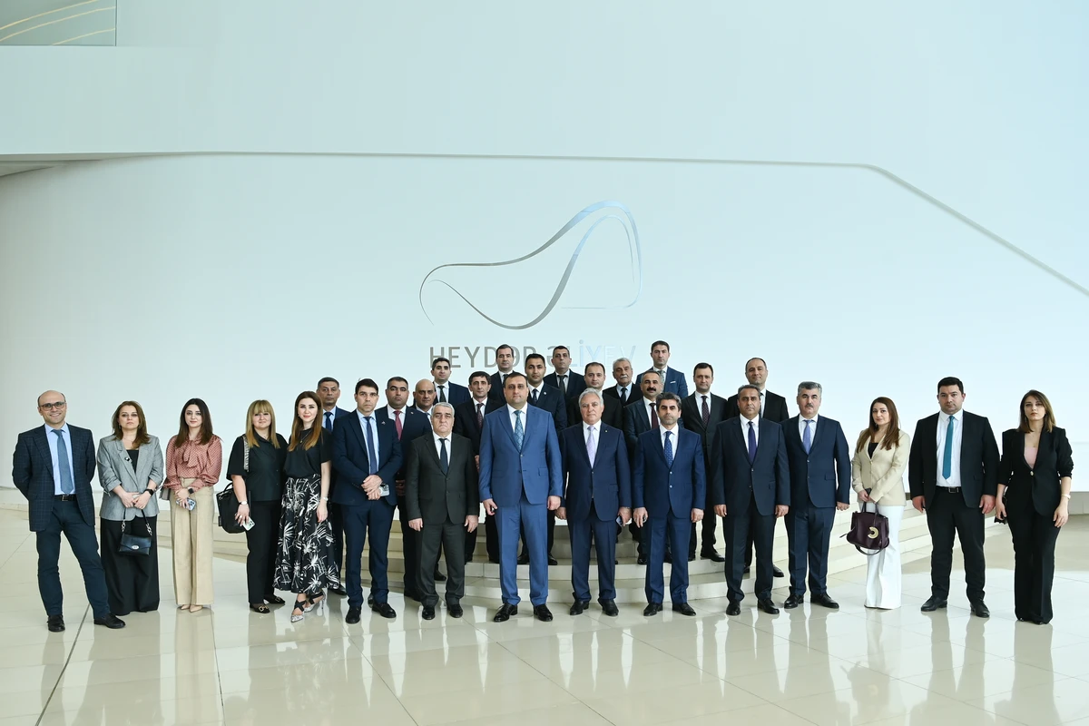 “Azpetrol” şirkətinin rəhbərliyi və əməkdaşları Ulu Öndərin 100 illik yubileyi ərəfəsində Heydər Əliyev Mərkəzində olublar - FOTO “Azpetrol” şirkətinin rəhbərliyi və əməkdaşları Ulu Öndərin 100 illik yubileyi ərəfəsində Heydər Əliyev Mərkəzində olublar - FOTO