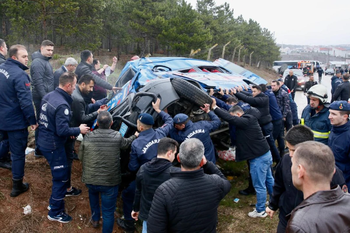 Türkiyədə ağır qəza - 12 hərbçi yaralandı - FOTO