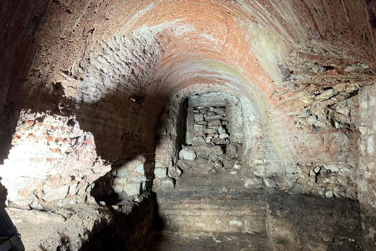 İstanbulda 1500 illik yeraltı keçid tapılıb - FOTO