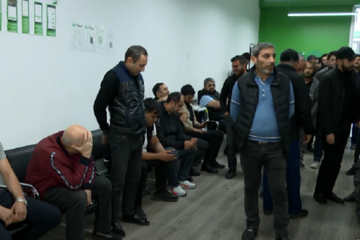 Taksi sürücüləri aksiya keçirdi: Qiymətlər qəpik-quruş-dur - VİDEO