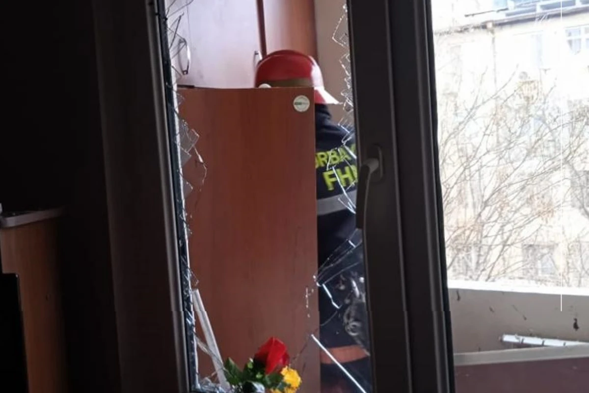 Bakıda binada partlayış olub: Xəsarət alan var - FOTO/VİDEO