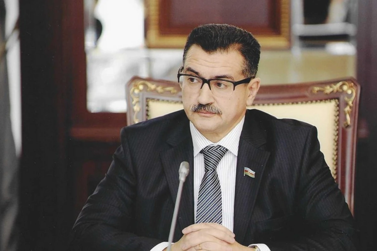 Президент наградил Новрузали Асланова