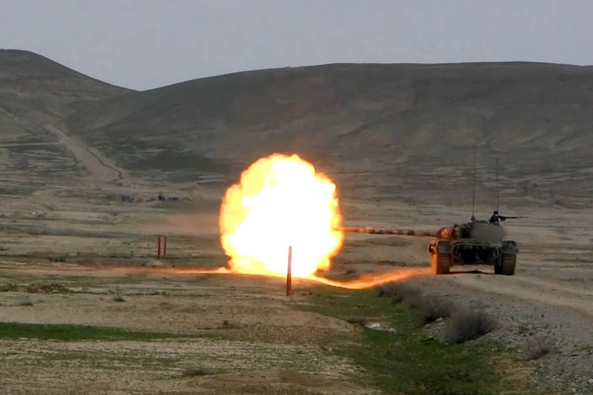 Tank bölmələrinin döyüş hazırlığı artırılır - VİDEO