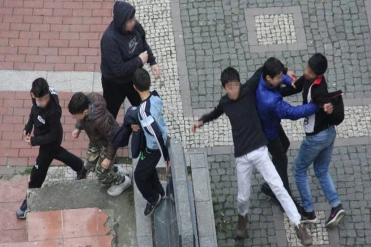 Bakıda şagirdlər arasında KÜTLƏVİ DAVA: Xəsarətlər alanlar var - Polisdən reaksiya