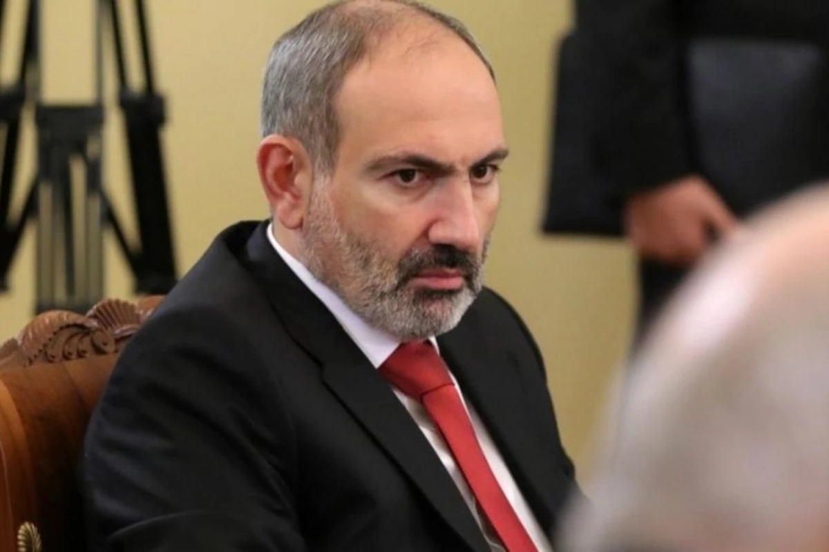Paşinyana çətir atan qadına ittiham irəli sürülüb Paşinyana çətir atan qadına ittiham irəli sürülüb