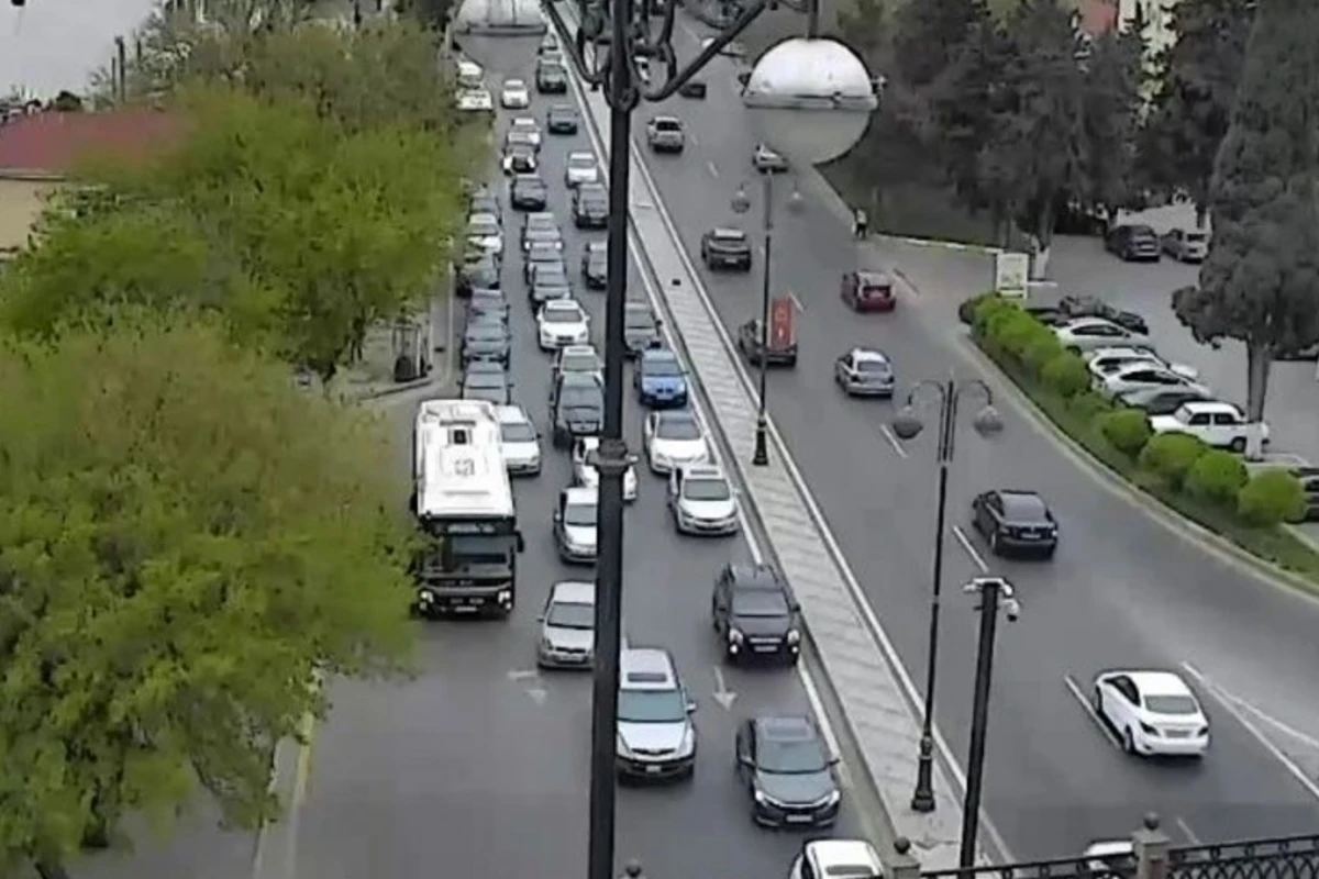 На ряде улиц и проспектов Баку наблюдаются пробки - СПИСОК