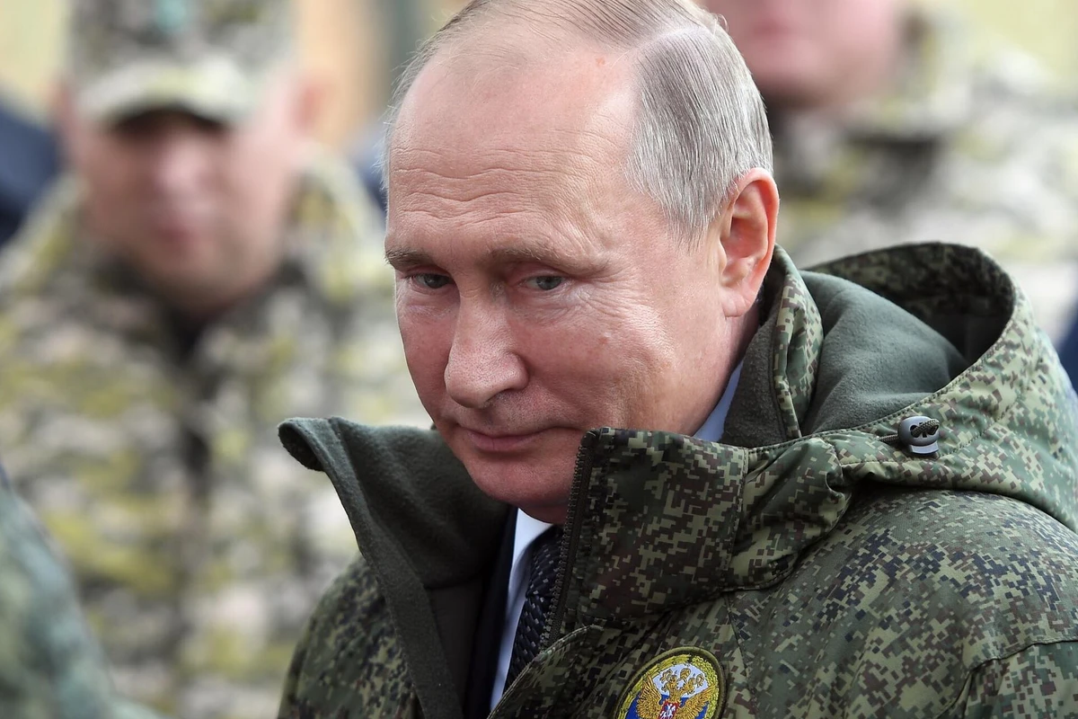Путин приехал в оккупированный Херсон - ВИДЕО
