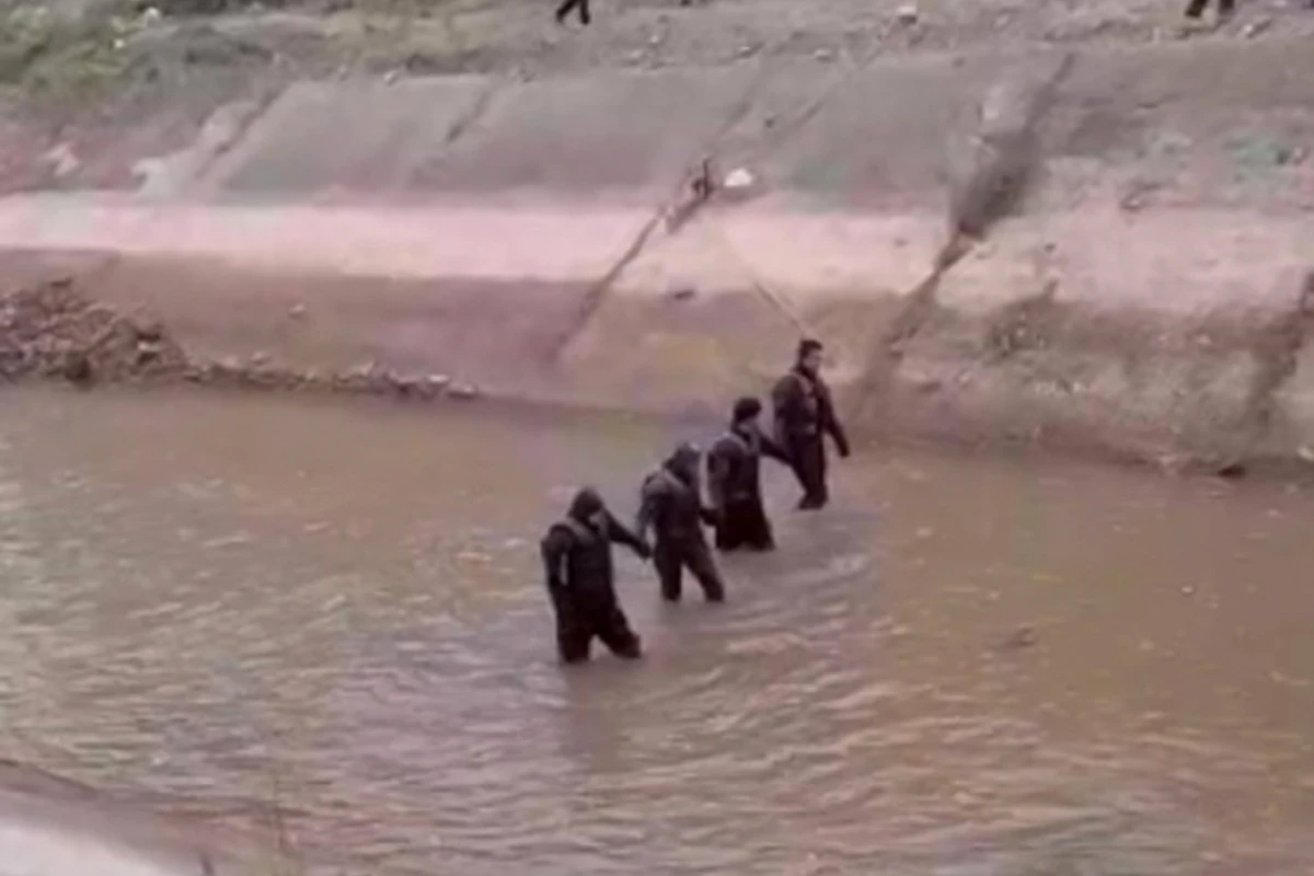 Beyləqanda kanala düşən hərbçinin axtarışları davam etdirilir - FOTO/VİDEO