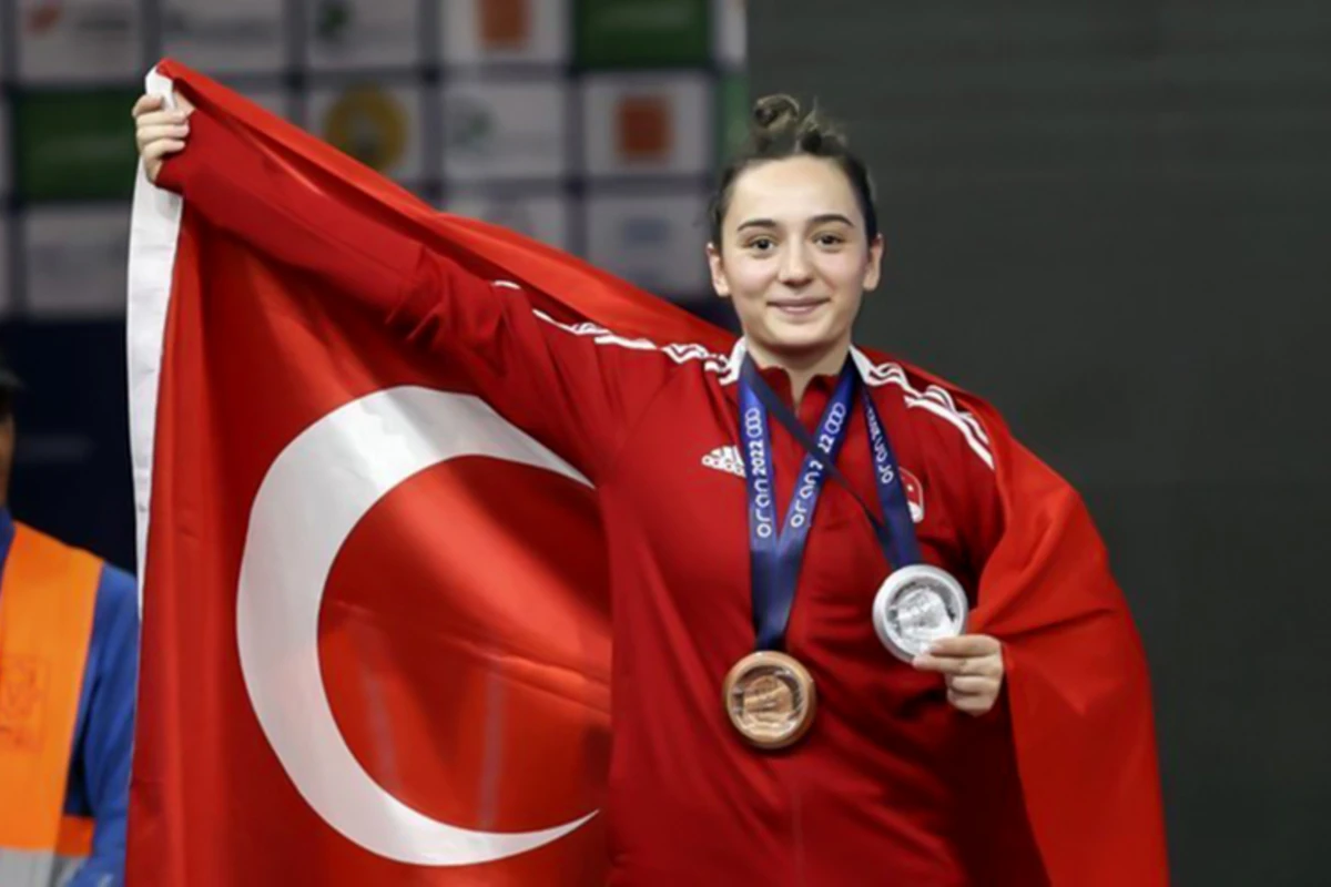 İrəvanda qızıl medal qazanan daha bir türk qələbəsini Azərbaycana həsr etdi - VİDEO
