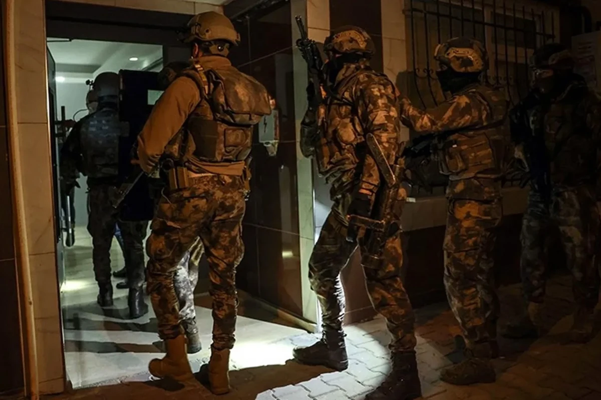 İstanbulda İŞİD və Əl-Qaidəyə qarşı əməliyyat: 6 nəfər saxlanıldı