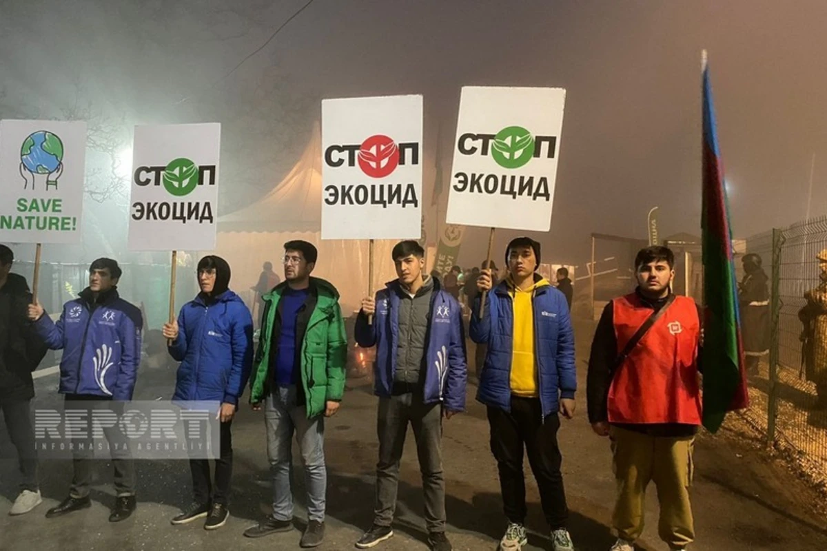 Xankəndi-Laçın yolunda keçirilən etiraz aksiyası gecə saatlarında ruh yüksəkliyi ilə davam edir