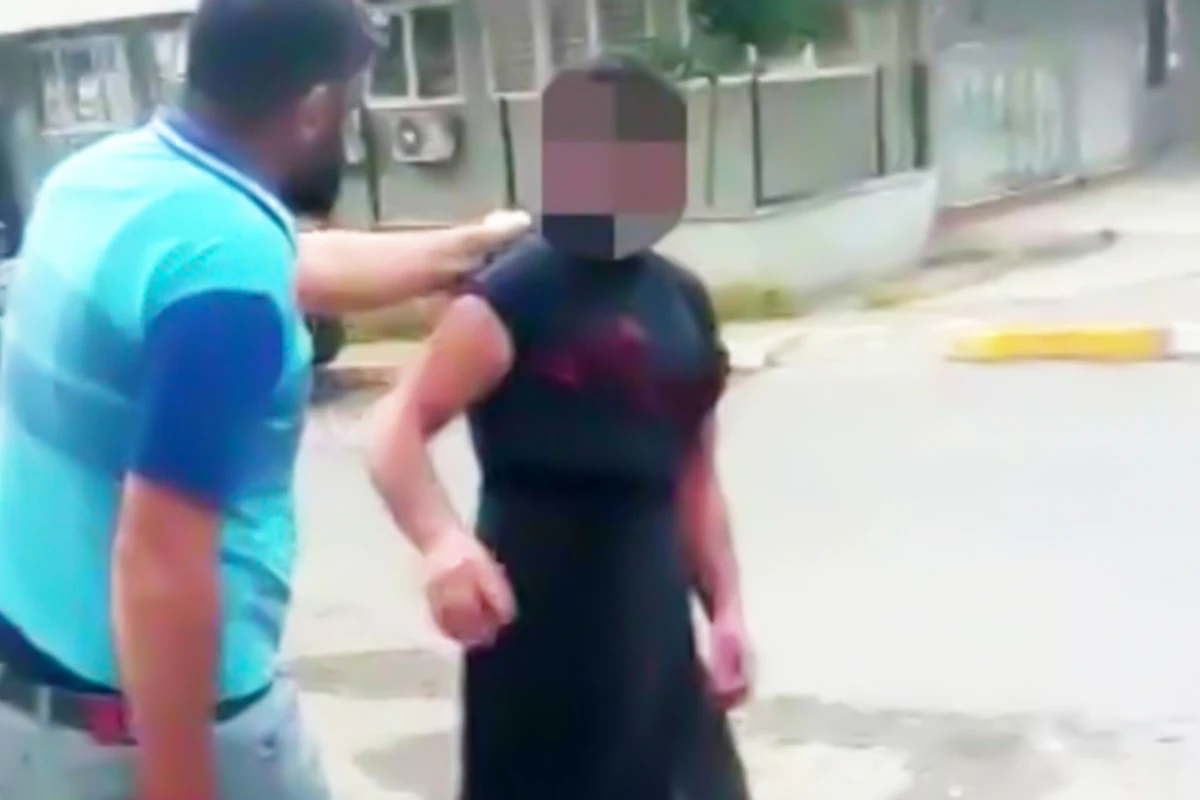 Kişiyə qadın paltarı geyindirib təhqir edənlərə bu cəza verildi