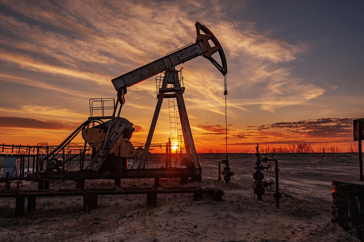 Цена нефти Brent опустилась до $81 впервые с 31 марта