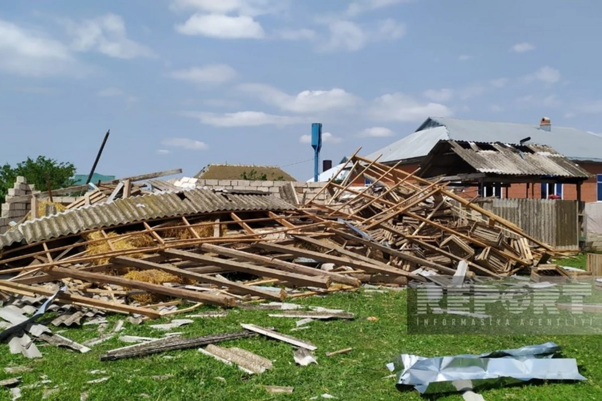 Ураган и ливни повредили 30 домов в Масаллы, отключено электричество - ФОТО