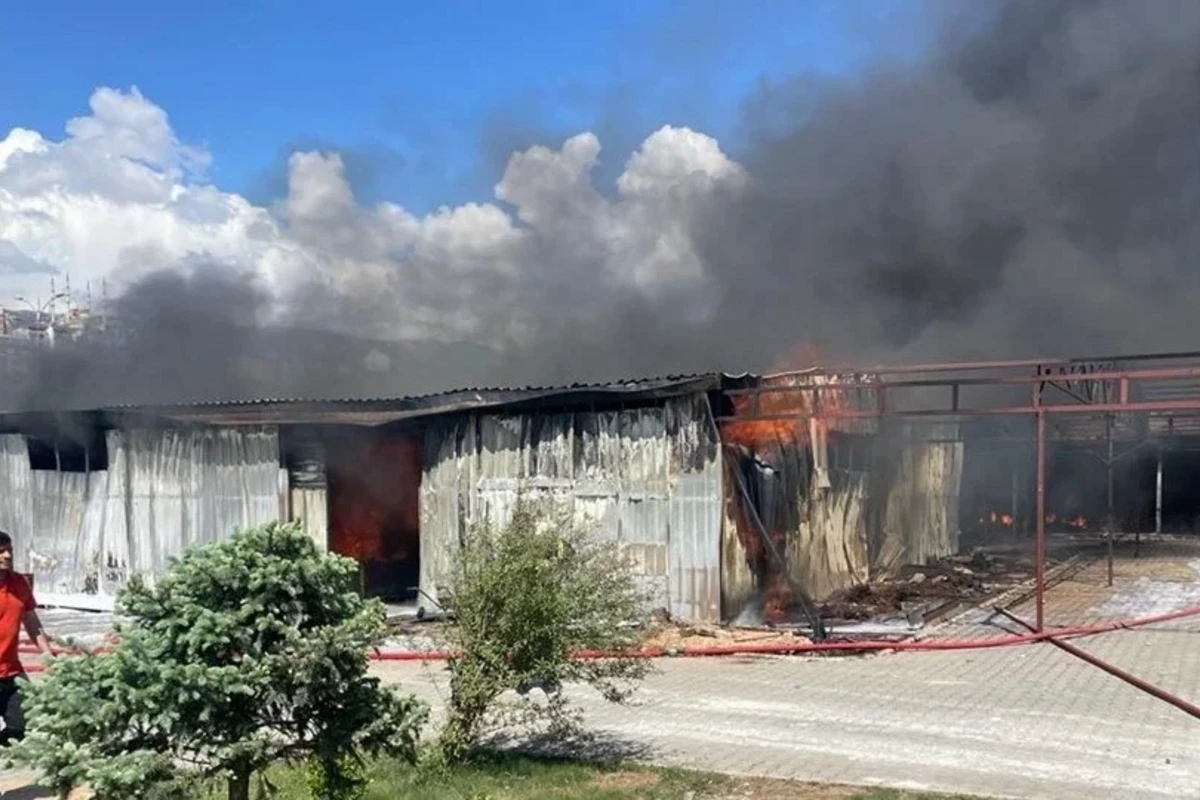 Türkiyədə fabrikdə yanğın olub - FOTO