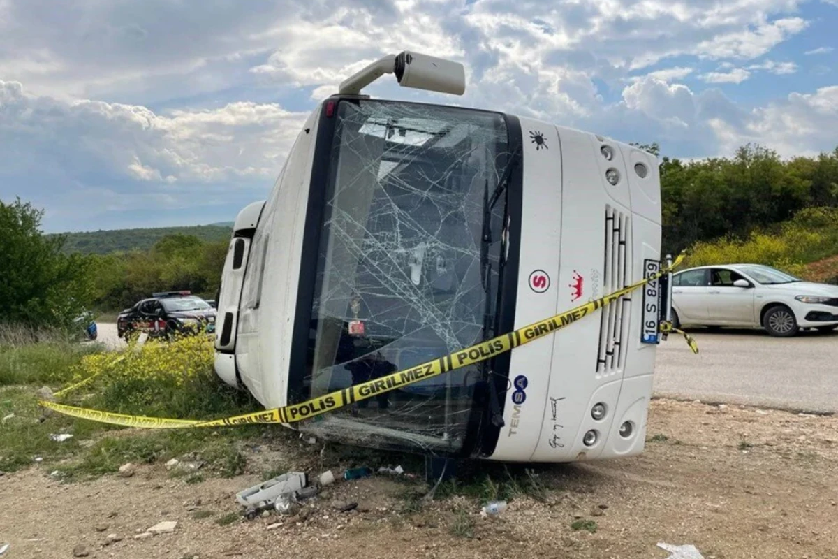 Türkiyədə şagird dolu avtobus TIR-la TOQQUŞDU - 23 NƏFƏR YARALANDI - FOTO