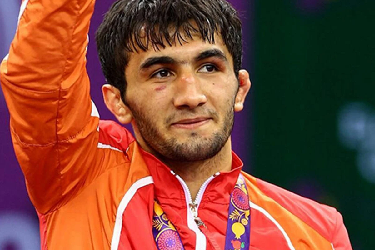 Bakıda Olimpiya çempionu sevgilisinin həyat yoldaşını döyüb