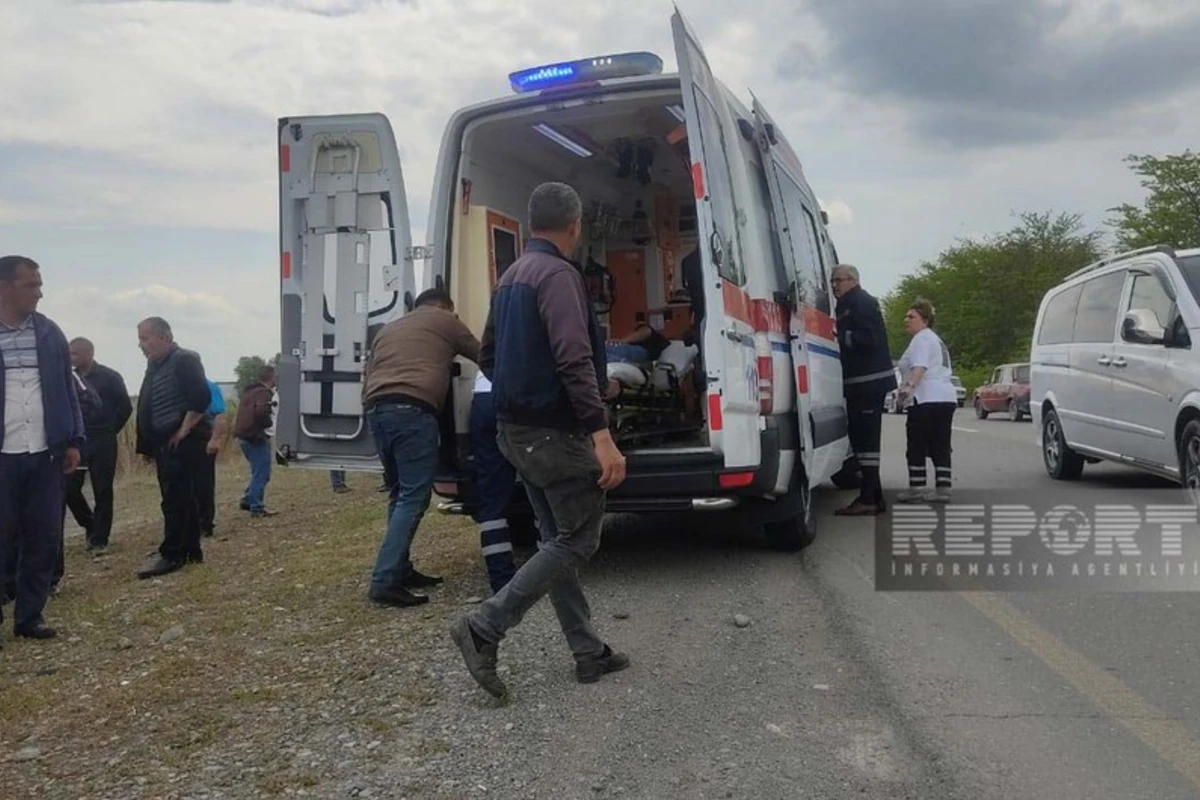 Azərbaycanda iki avtomobil toqquşub, xəsarət alanlar var - FOTO