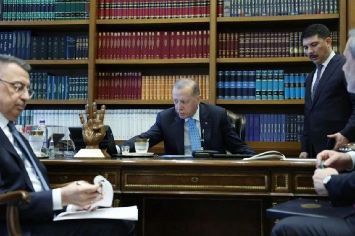 Ərdoğanın Putinlə telefon danışığı zamanı çəkilən fotosu