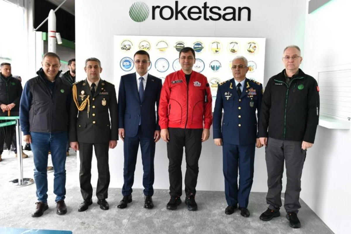 Azərbaycan müdafiə nazirinin müavinləri Türkiyədə yüksək texnologiyalar sərgisində iştirak ediblər - FOTO