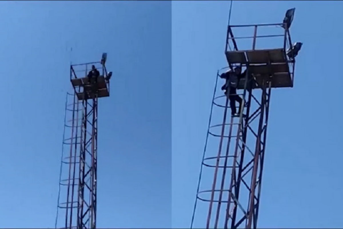В Баку спасатели предотвратили попытку суицида - ВИДЕО