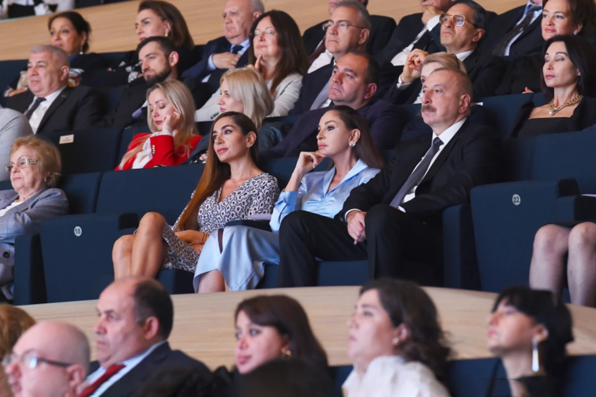 İlham Əliyev və Mehriban Əliyeva Zərifə Əliyevanın 100 illiyi münasibətilə keçirilən konsertdə iştirak ediblər