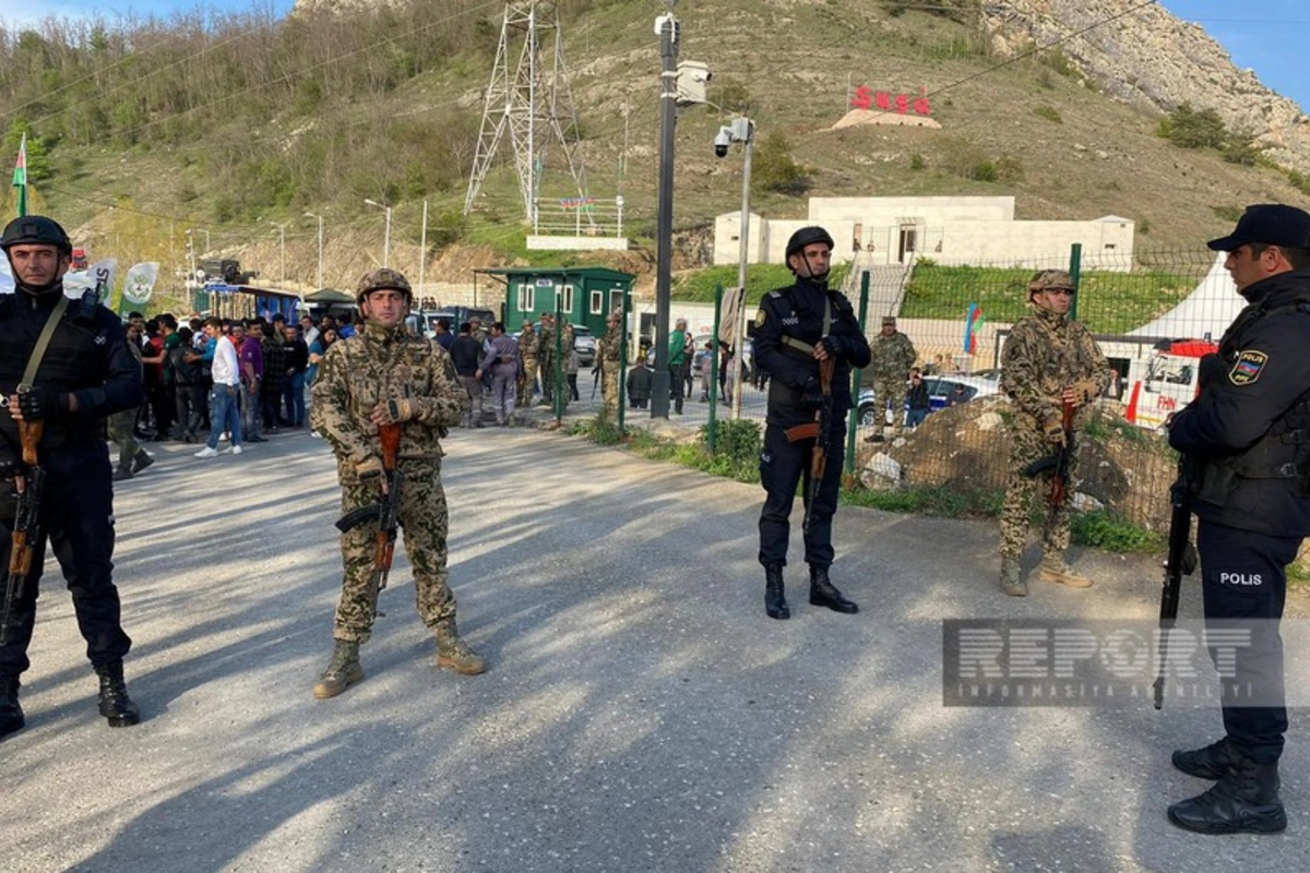 Daxili Qoşunların hərbçiləri və polislər Laçın-Xankəndi yoluna nəzarəti davam etdirir - FOTO