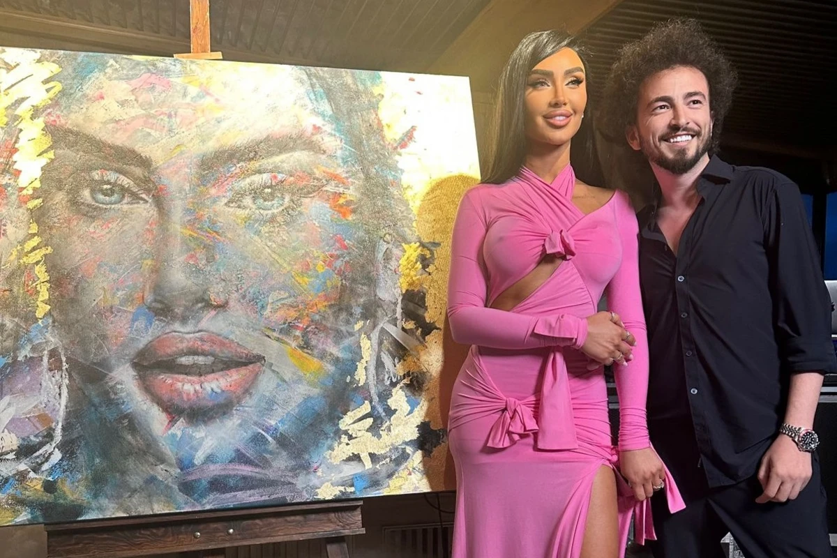 Diana Əhədpura doğum günündə 50 000 AZN-lik qızıldan portret hədiyyə edildi - VİDEO Diana Əhədpura doğum günündə 50 000 AZN-lik qızıldan portret hədiyyə edildi - VİDEO