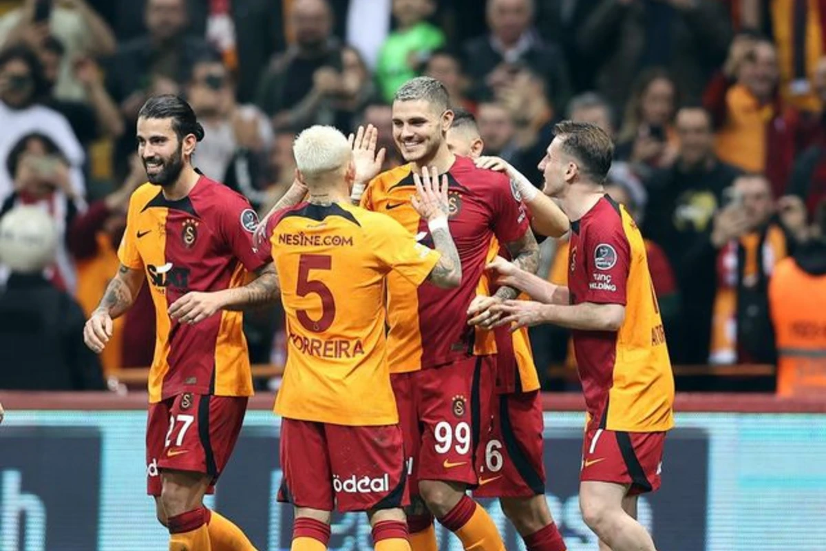 “Qalatasaray” prezidenti: “Çempion biz olacağıq, 2-ci və 3-cü yerin müzakirəsi gedir” - FOTO
