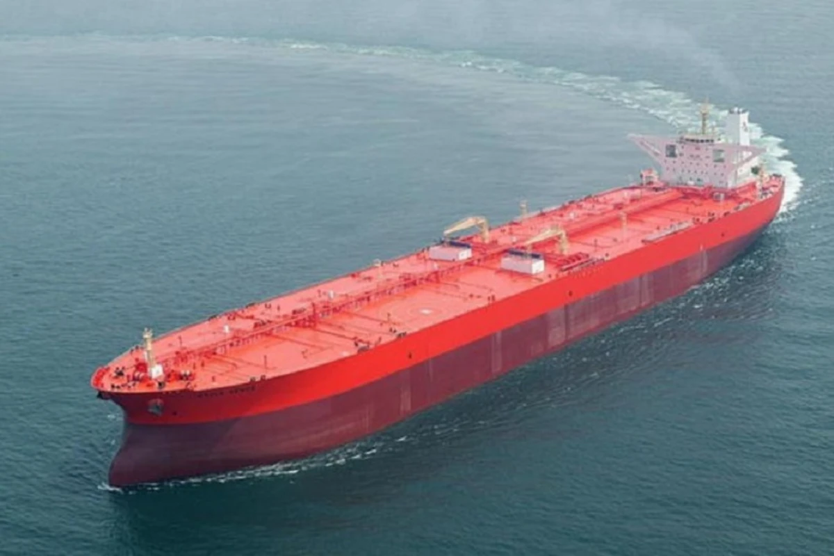 SEPAH Hörmüz boğazında neft tankerini ələ keçirdi - FOTO