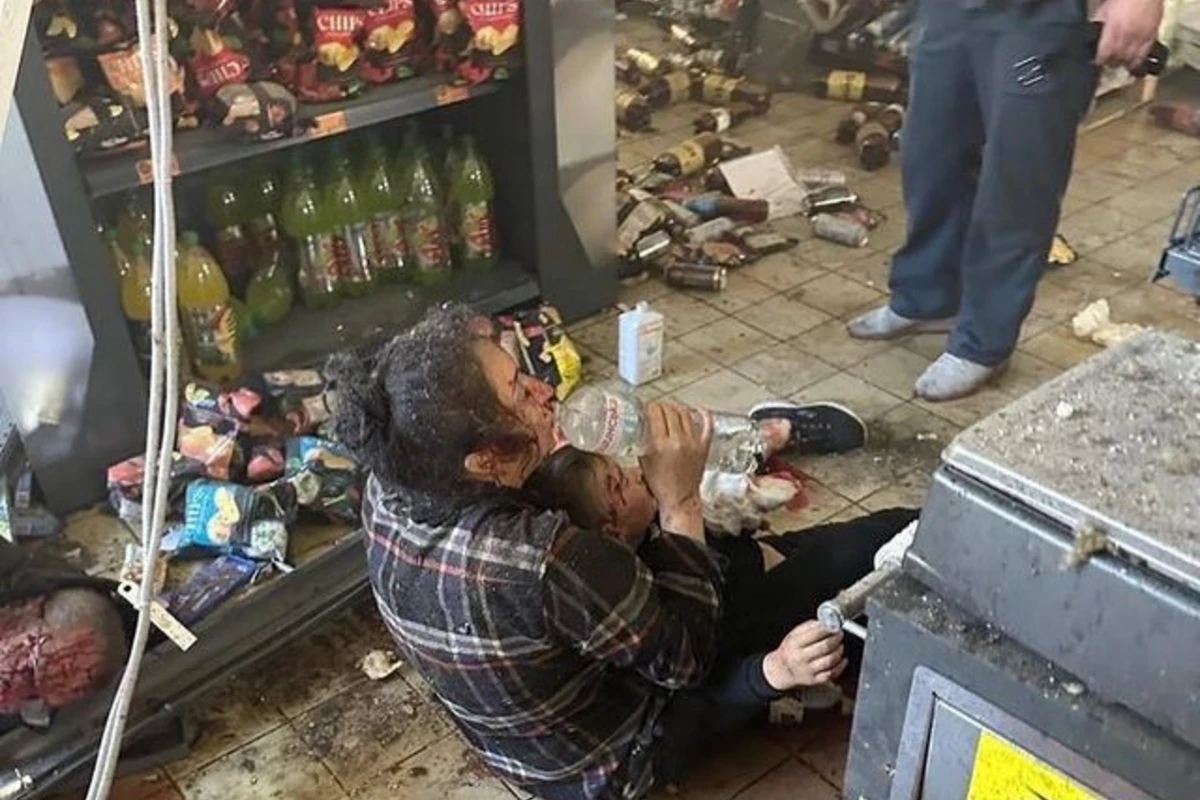 Xerson atəşə tutuldu, onlarla insan öldü - Zelenskidən paylaşım - FOTO
