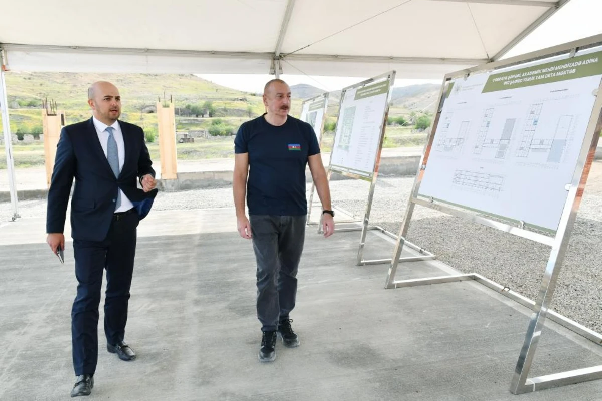 İlham Əliyev Cəbrayıl şəhərində orta məktəbin binasında aparılan tikinti işlərinin gedişi ilə tanış olub - FOTO