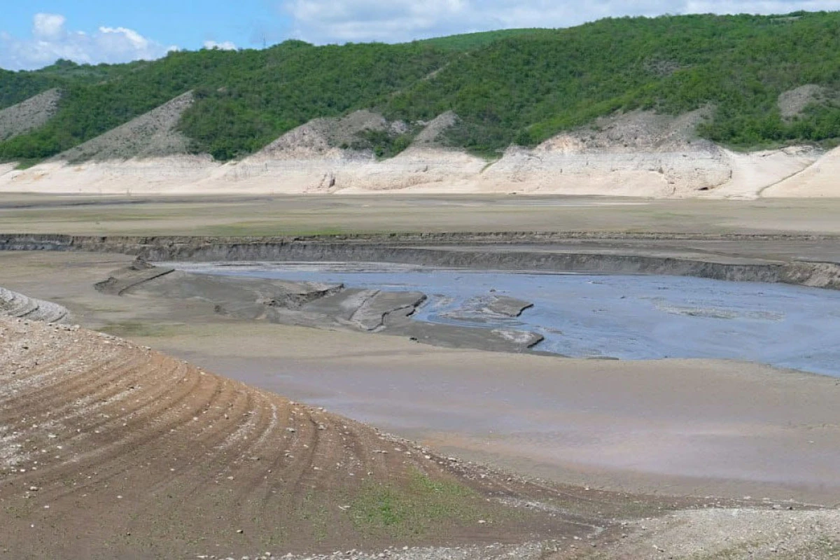 Экологическая катастрофа на Сарсангском водохранилище: Сепаратисты осушают водоем - ВИДЕО
