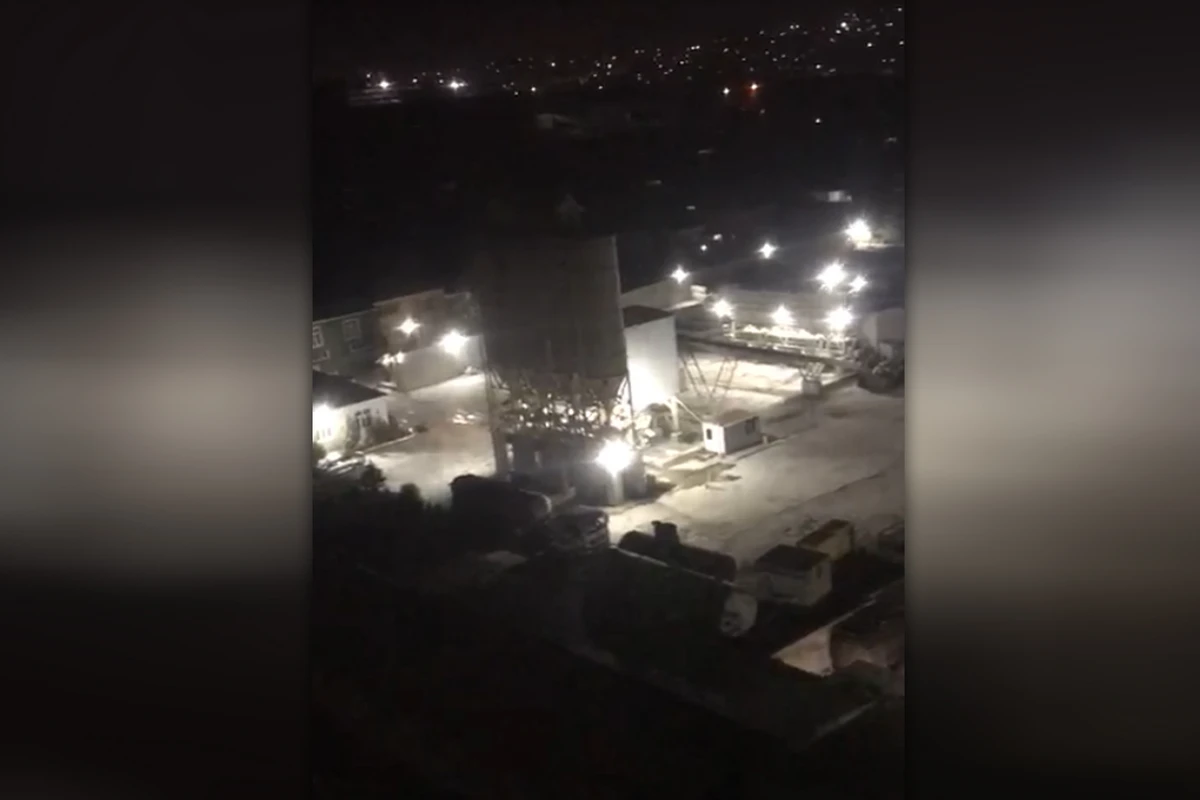 Bu ərazidə sakinlər gecə səsdən yata bilmir - Vətəndaş ev alanda bilmirdi ki, yaxınlıqda... - VİDEO