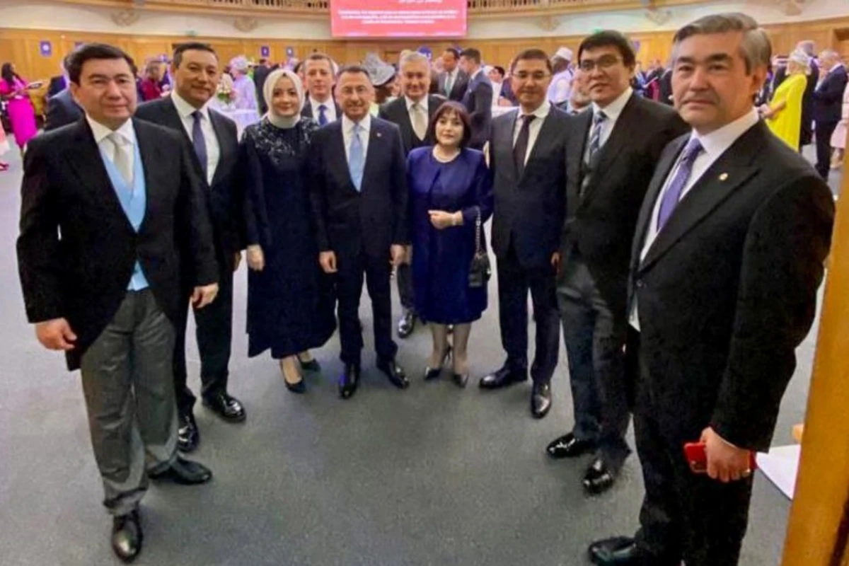 Sahibə Qafarova Kral III Çarlzın tacqoyma mərasimində iştirak edib - FOTO
