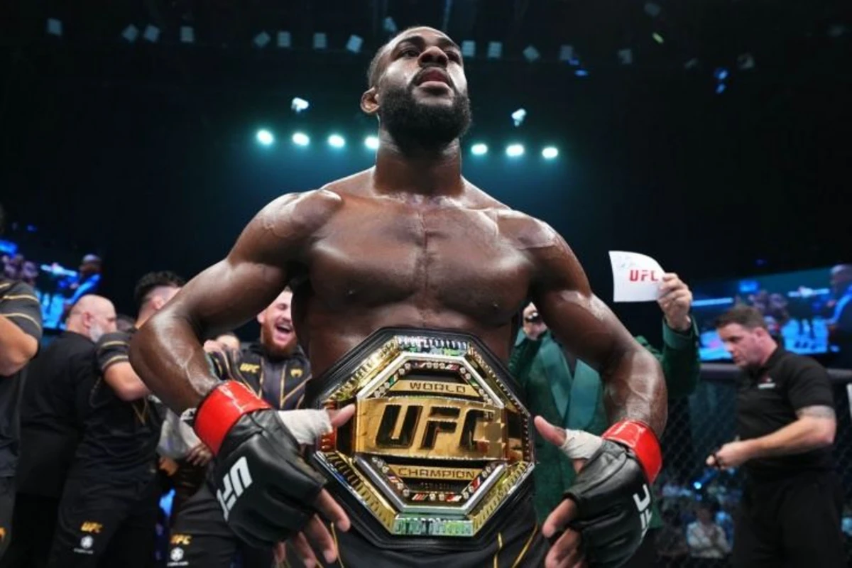 Aljaymen Sterlinq UFC çempionu titulunu qoruyub