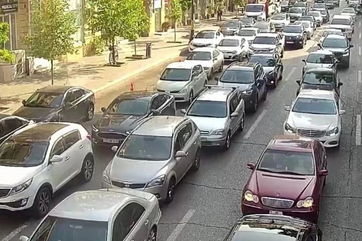 Bakının bir sıra yollarında tıxac var - SİYAHI