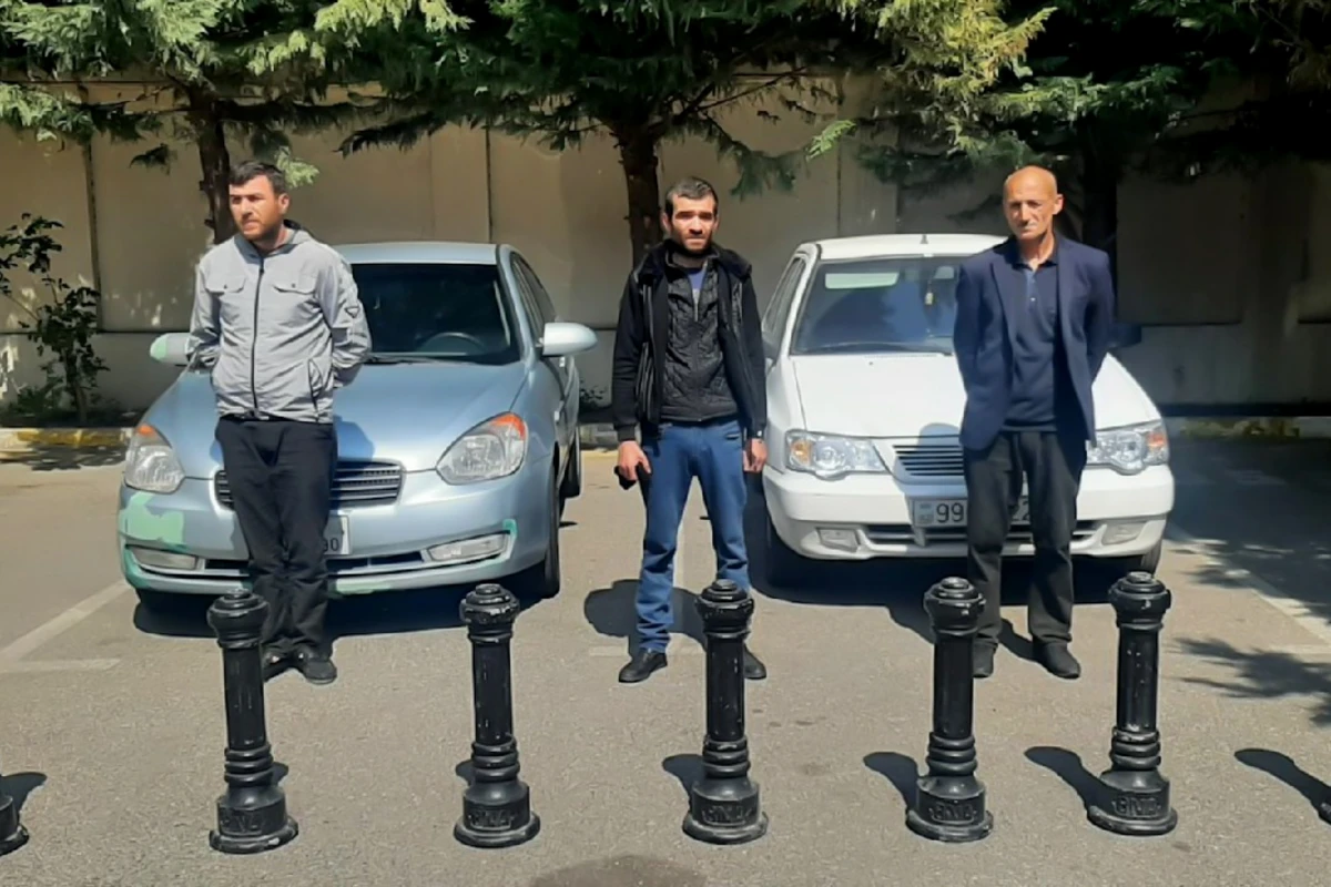 Bakıda parklanmaya qarşı quraşdırılan tumbaları oğurlayan şəxslər tutuldular - FOTO/VİDEO